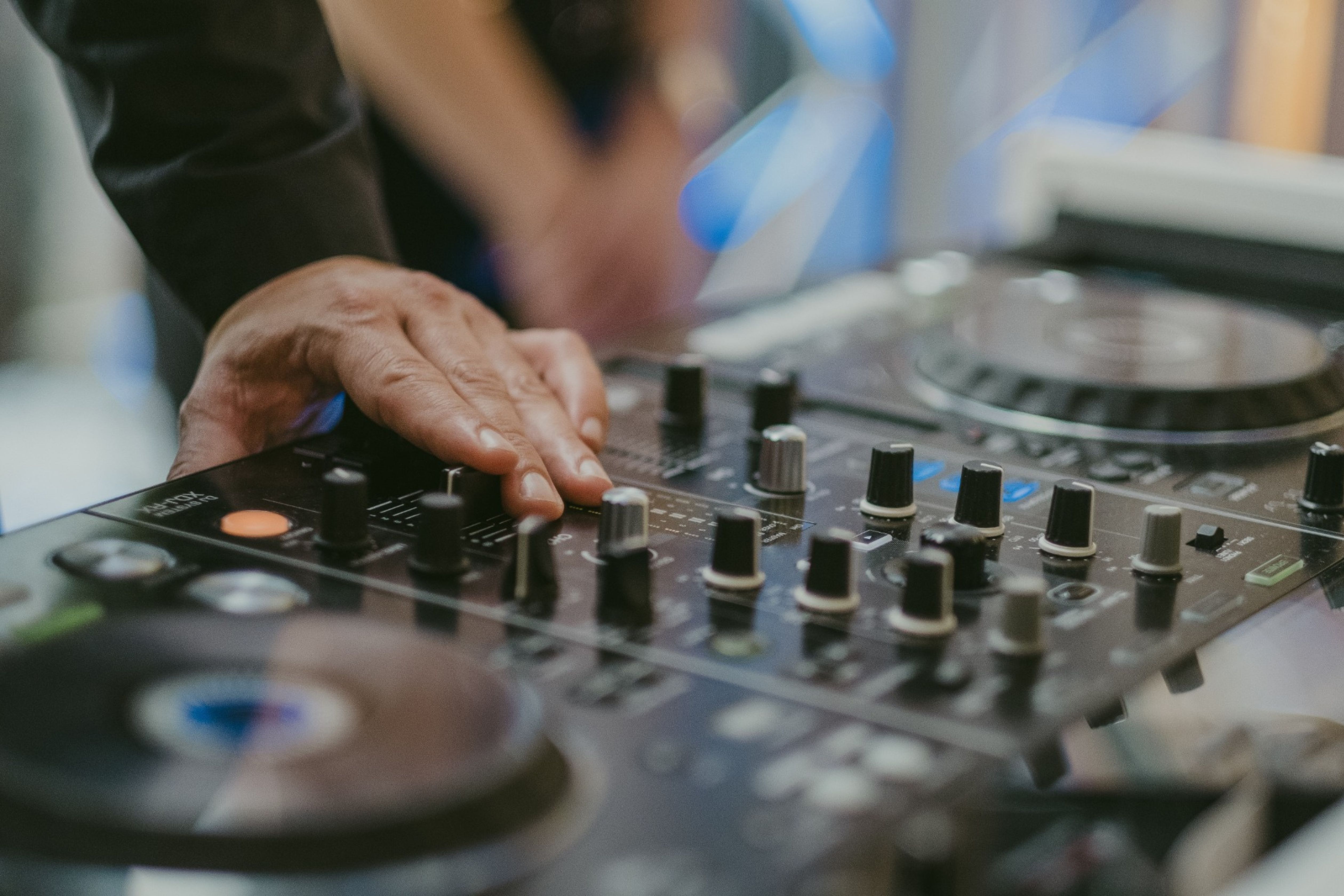 dj